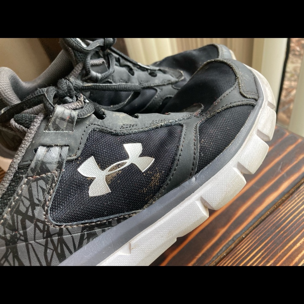 Under Armour Shoes Youth 7.5 - Picture 3 of 6